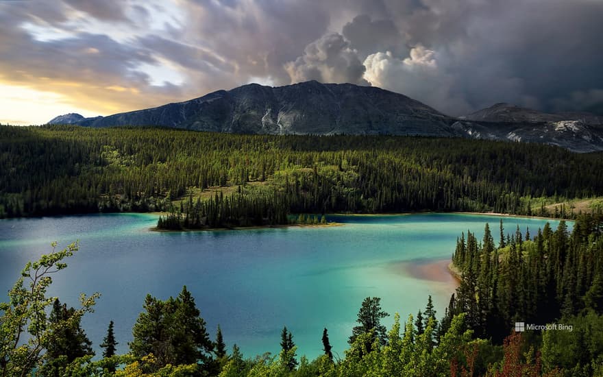 Emerald Lake, South Klondike Highway, Yukon, Canada