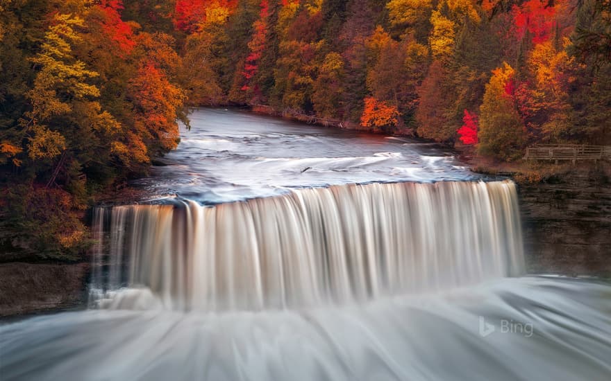 Upper Tahquamenon Falls in Tahquamenon Falls State Park, Michigan, USA